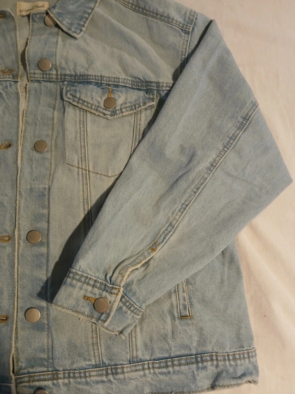 Ladies NWT plus size XXL Denim Jacket, Universal Threads, acid washed,
